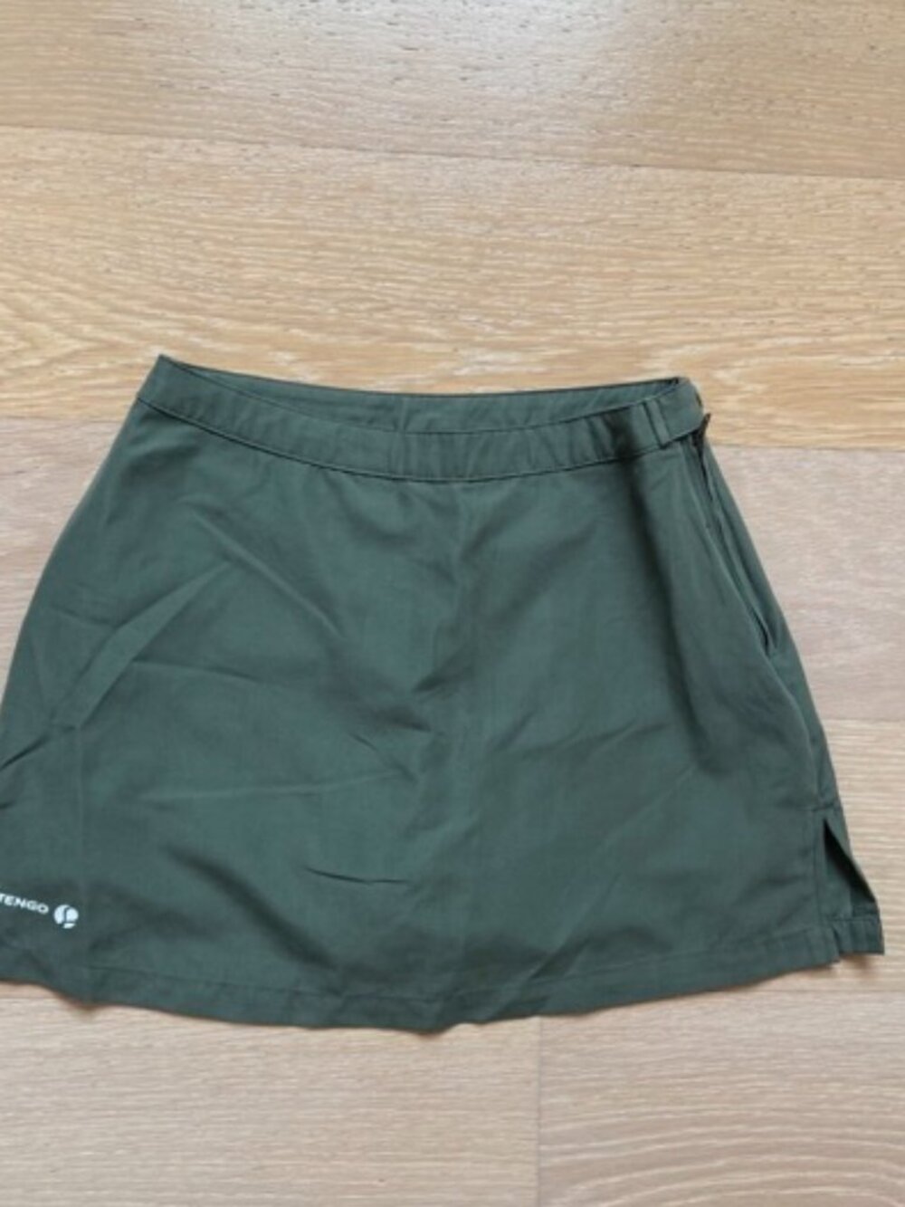 Decathlon, Olive Skort, Kid size: 8 years old, side zipper, slit hem both sides